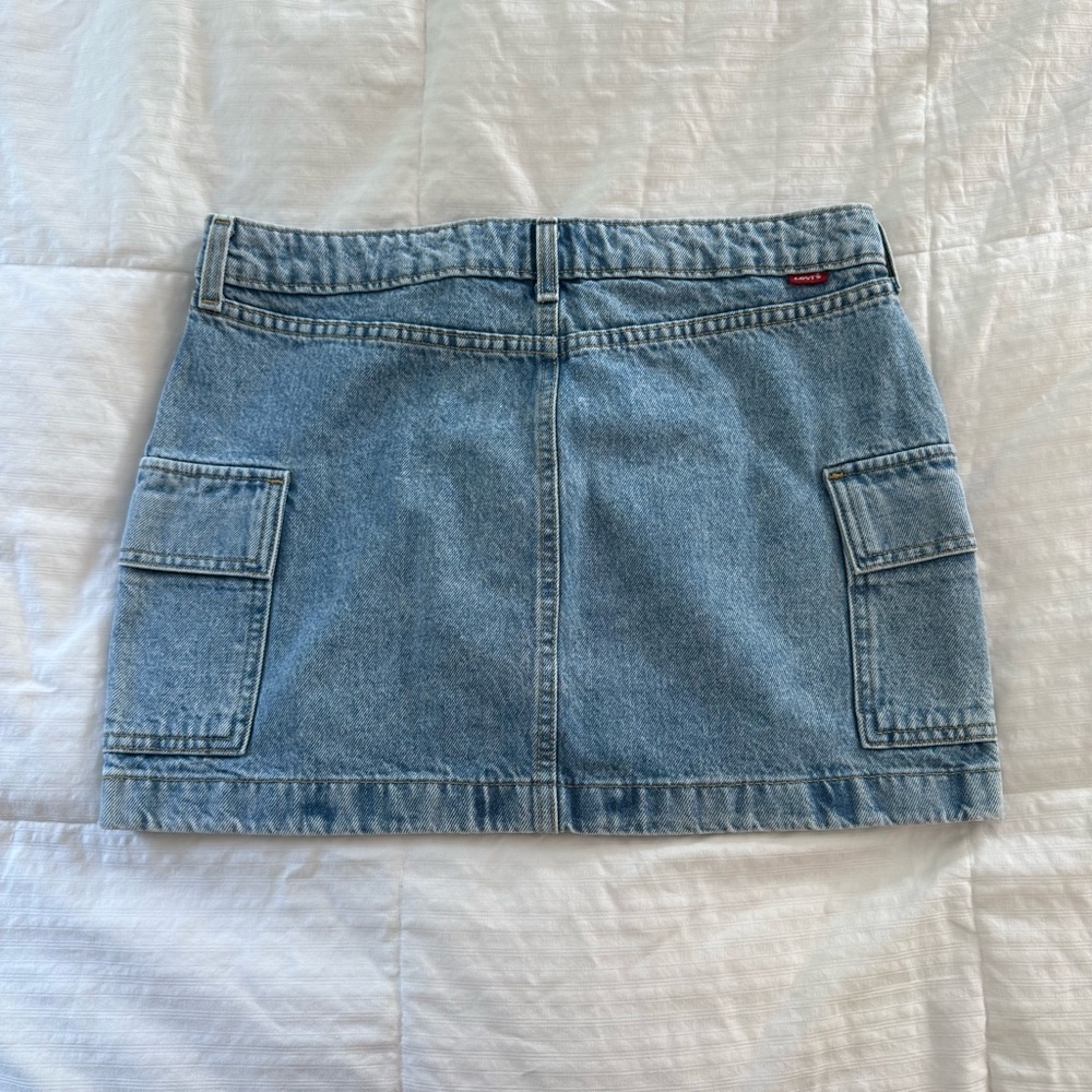 Levi's Blue Denim Mini Skirt with Cargo Pockets - Picture 2 of 3